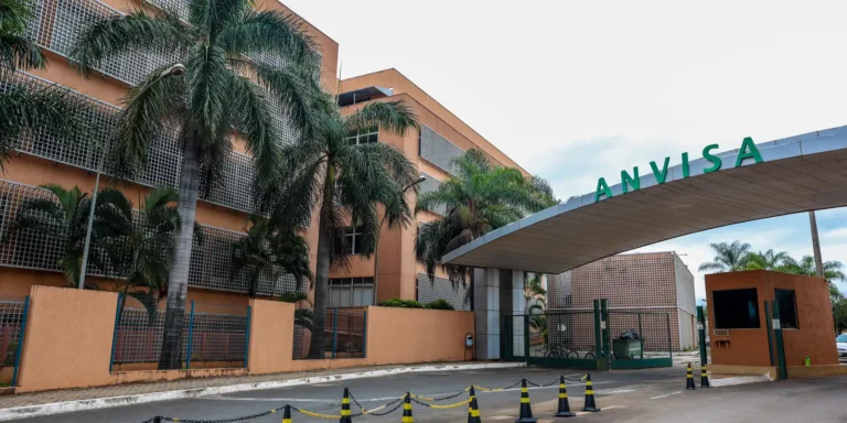Sinais do câncer colorretal devem ser checados com rapidez; saiba mais 8 Sinais do câncer colorretal devem ser checados com rapidez;