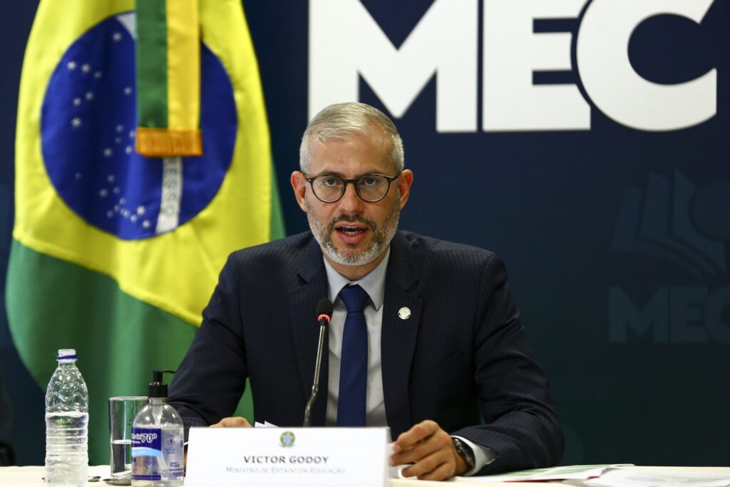 O ministro da Educação, Victor Godoy, durante cerimônia de adesão do Brasil ao Estudo Internacional de Tendências em Matemática e Ciências