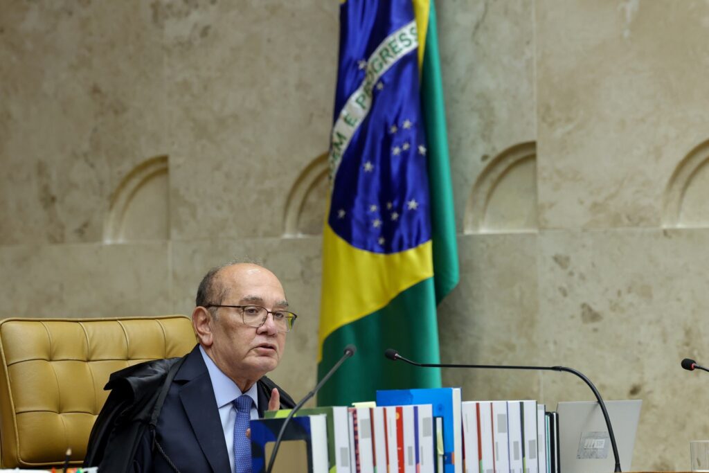 O ministro Gilmar Mendes fala durante sessão plenária no Supremo Tribunal Federal.