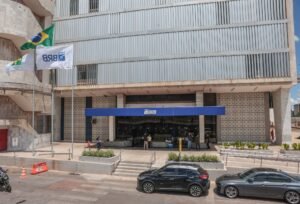 Daniel Vorcaro: fachada do prédio do Banco de Brasília com a inscrição banco BRB em marquise azul.