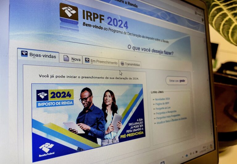 imposto de renda: tela de computador com a interface do programa da Receita Federal