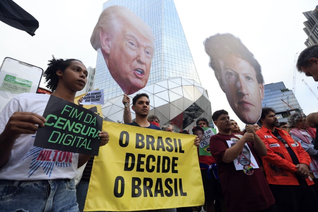 Protesto em frente à sede da Meta com foco na proteção a jornalistas e liberdade de expressão.