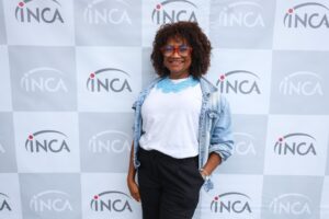 cancer de mama: paciente do Inca sorri em evento sobre a doença no Rio de Janeiro